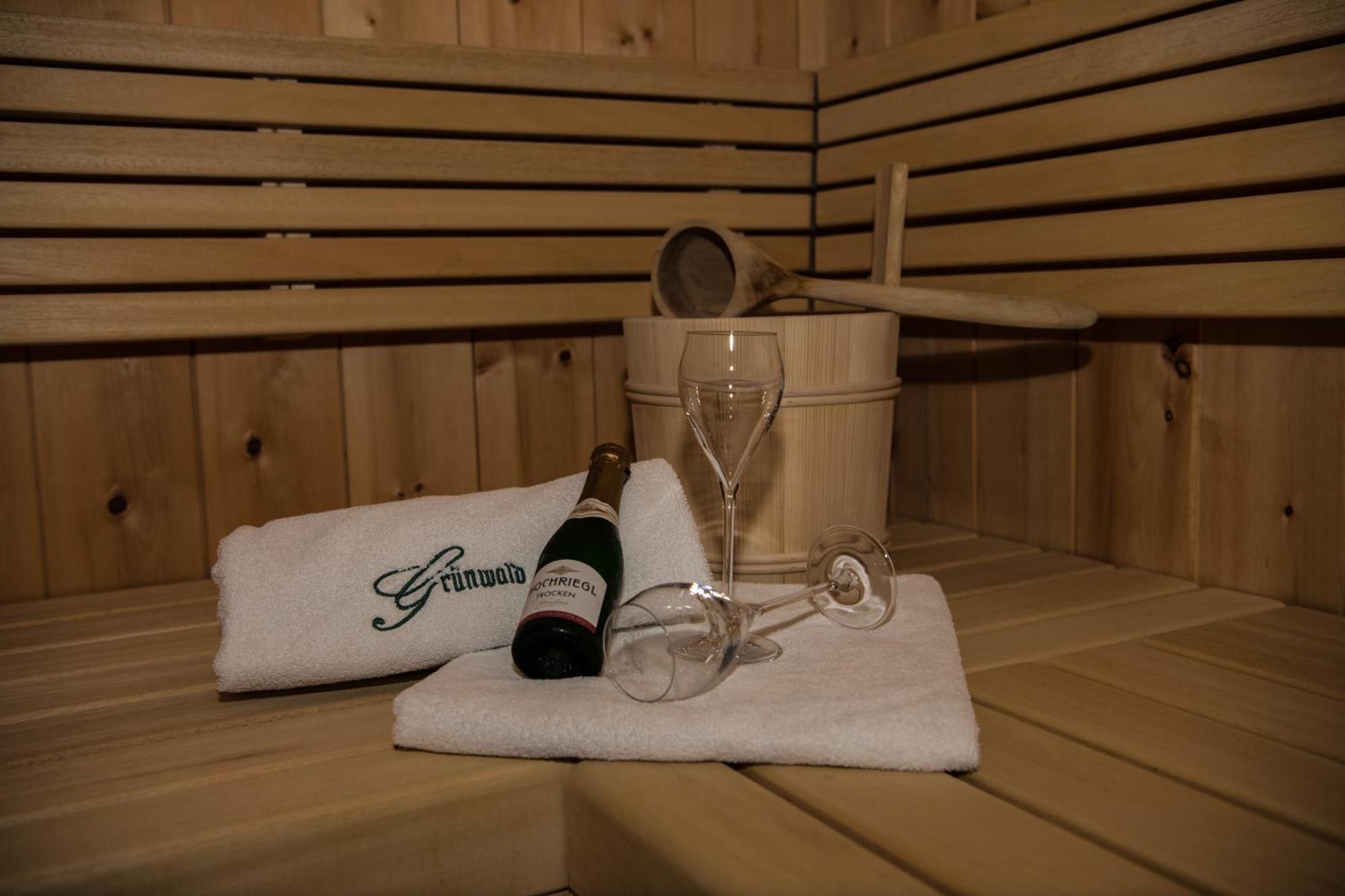 Gourmet-Hotel Gruenwald レオガング エクステリア 写真
